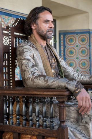 Illustration for article titled Here are new photos of Game Of Thrones characters learning the next book isn’t done yet